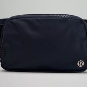 NWOT: Lululemon Everywhere Belt Bag Original Strap True Navy